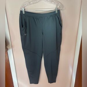 Under Armour NWT gray jogging pants size medium